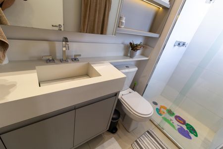 Apartamento à venda com 131m², 3 quartos e 3 vagas Apartamento à venda com 131m², 3 quartos e 3 vagasBanheiro da Suíte 1
