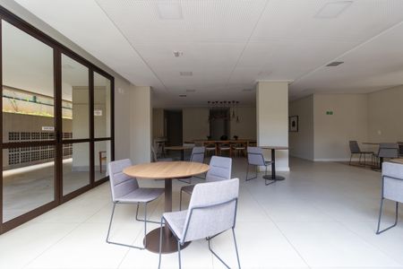 Apartamento à venda com 131m², 3 quartos e 3 vagas Apartamento à venda com 131m², 3 quartos e 3 vagasÁrea comum - Salão de festas