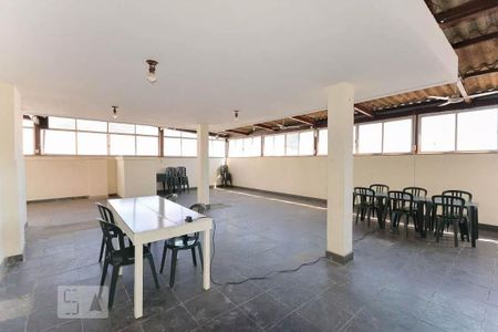 Apartamento à venda com 74m², 2 quartos e sem vagaÁrea comum