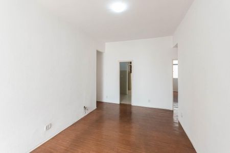 Apartamento à venda com 74m², 2 quartos e sem vagaSala