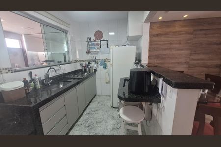 Apartamento à venda com 101m², 3 quartos e 2 vagas Apartamento à venda com 101m², 3 quartos e 2 vagasCozinha