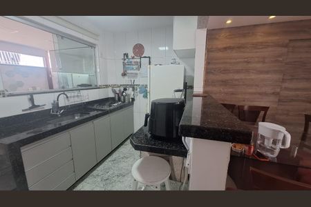 Apartamento à venda com 101m², 3 quartos e 2 vagas Apartamento à venda com 101m², 3 quartos e 2 vagasCozinha