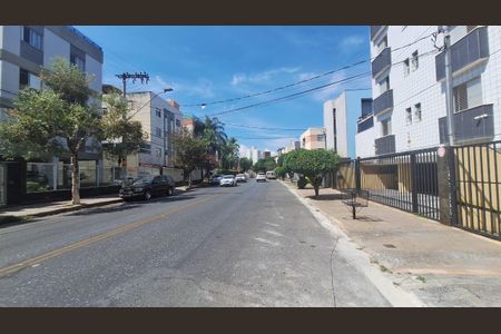 Apartamento à venda com 101m², 3 quartos e 2 vagas Apartamento à venda com 101m², 3 quartos e 2 vagasVista de Rua
