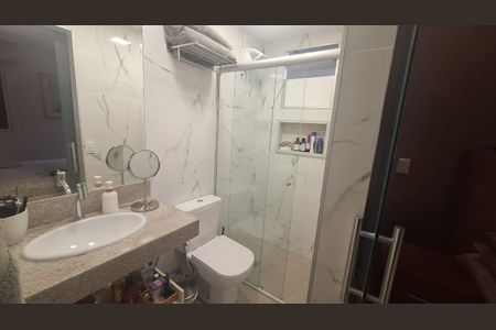 Apartamento à venda com 101m², 3 quartos e 2 vagas Apartamento à venda com 101m², 3 quartos e 2 vagasBanheiro do casal