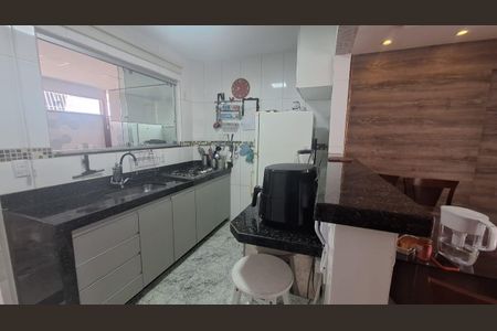 Apartamento à venda com 101m², 3 quartos e 2 vagas Apartamento à venda com 101m², 3 quartos e 2 vagasCozinha