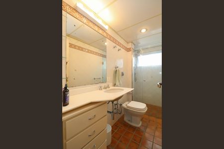 Apartamento à venda com 168m², 4 quartos e 2 vagas Apartamento à venda com 168m², 4 quartos e 2 vagasBanheiro da Suíte