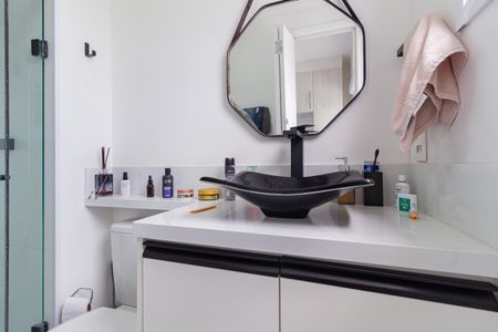 Apartamento à venda com 59m², 2 quartos e 1 vaga Apartamento à venda com 59m², 2 quartos e 1 vagaBanheiro da suíte