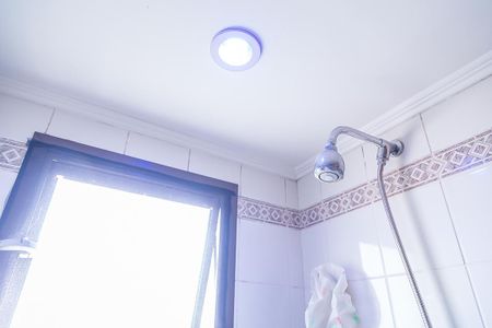 Apartamento à venda com 84m², 3 quartos e 2 vagas Apartamento à venda com 84m², 3 quartos e 2 vagasBanheiro da Suíte - Chuveiro