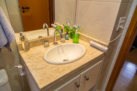 Apartamento à venda com 84m², 3 quartos e 2 vagas Apartamento à venda com 84m², 3 quartos e 2 vagasBanheiro Social - Pia