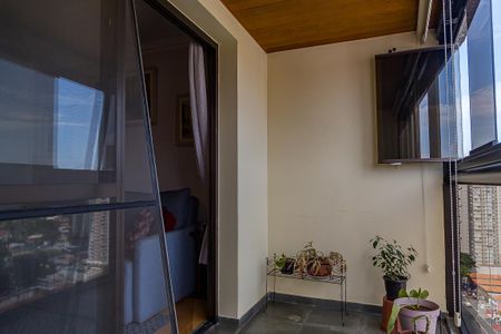 Apartamento à venda com 84m², 3 quartos e 2 vagas Apartamento à venda com 84m², 3 quartos e 2 vagasVaranda