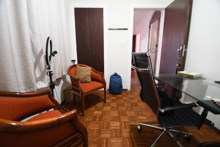 Casa à venda com 177m², 3 quartos e 4 vagasEscritório