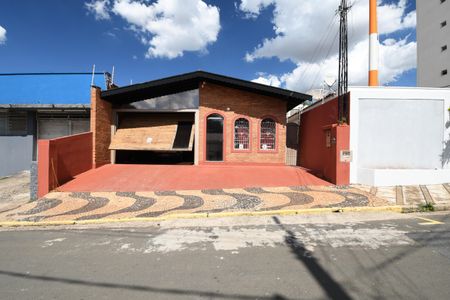 Casa à venda com 177m², 3 quartos e 4 vagasFachada