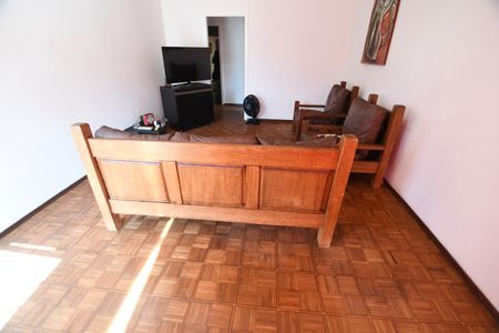 Casa à venda com 177m², 3 quartos e 4 vagasSala