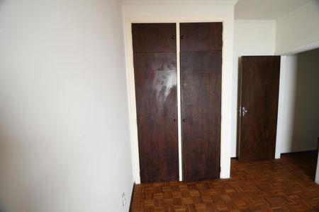 Casa à venda com 177m², 3 quartos e 4 vagasQuarto 2 - Armários