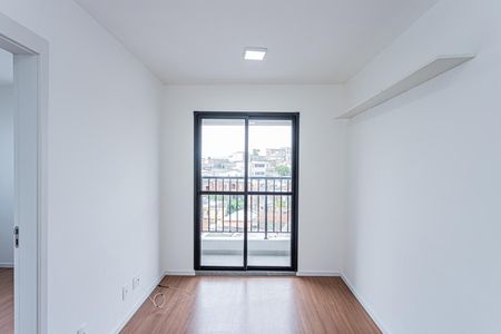 Sala, cozinha e área de serviço de apartamento para alugar com 2 quartos, 41m² em Vila Marina, São Paulo