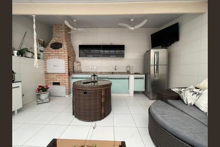 Casa à venda com 170m², 4 quartos e 4 vagas Casa à venda com 170m², 4 quartos e 4 vagasQuintal