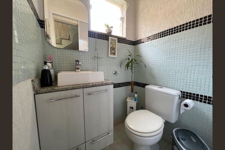 Casa à venda com 170m², 4 quartos e 4 vagas Casa à venda com 170m², 4 quartos e 4 vagasLavabo