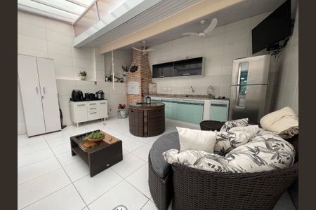 Casa à venda com 170m², 4 quartos e 4 vagas Casa à venda com 170m², 4 quartos e 4 vagasQuintal