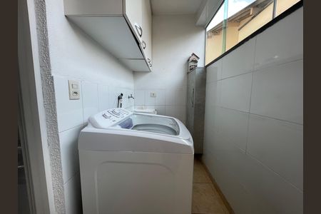 Casa à venda com 170m², 4 quartos e 4 vagas Casa à venda com 170m², 4 quartos e 4 vagasÁrea de Serviço