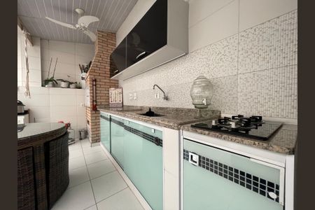 Casa à venda com 170m², 4 quartos e 4 vagas Casa à venda com 170m², 4 quartos e 4 vagasChurrasqueira