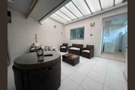 Casa à venda com 170m², 4 quartos e 4 vagas Casa à venda com 170m², 4 quartos e 4 vagasChurrasqueira