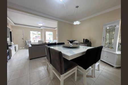 Casa à venda com 170m², 4 quartos e 4 vagas Casa à venda com 170m², 4 quartos e 4 vagasSala