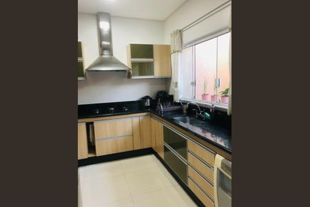 Casa à venda com 220m², 3 quartos e 5 vagas