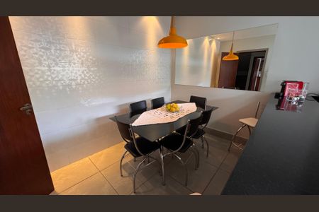 Casa à venda com 224m², 4 quartos e 6 vagas Casa à venda com 224m², 4 quartos e 6 vagasSala de Jantar