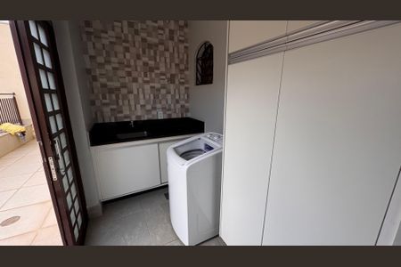 Casa à venda com 224m², 4 quartos e 6 vagas Casa à venda com 224m², 4 quartos e 6 vagasÁrea de Serviço