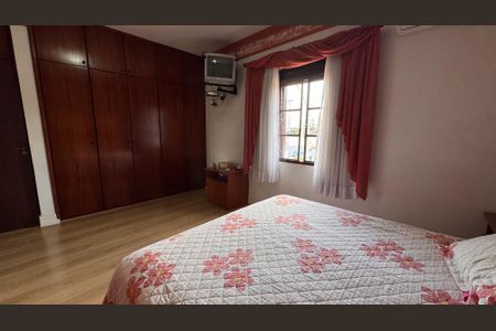 Casa à venda com 224m², 4 quartos e 6 vagas Casa à venda com 224m², 4 quartos e 6 vagasSuíte