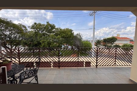 Casa à venda com 224m², 4 quartos e 6 vagas Casa à venda com 224m², 4 quartos e 6 vagasVaranda Sala 2