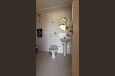 Casa à venda com 224m², 4 quartos e 6 vagas Casa à venda com 224m², 4 quartos e 6 vagasBanheiro