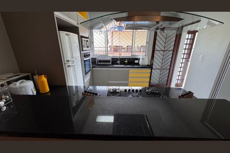 Casa à venda com 224m², 4 quartos e 6 vagas Casa à venda com 224m², 4 quartos e 6 vagasCozinha