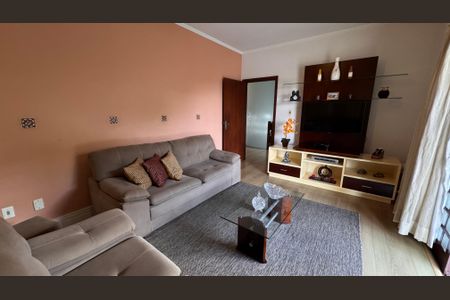 Casa à venda com 224m², 4 quartos e 6 vagas Casa à venda com 224m², 4 quartos e 6 vagasSala 2