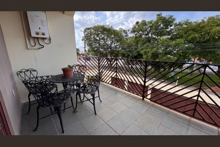 Casa à venda com 224m², 4 quartos e 6 vagas Casa à venda com 224m², 4 quartos e 6 vagasVaranda Sala 2