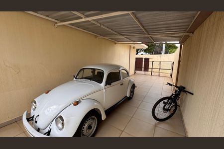 Casa à venda com 224m², 4 quartos e 6 vagas Casa à venda com 224m², 4 quartos e 6 vagasGaragem