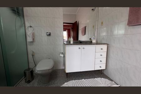 Casa à venda com 224m², 4 quartos e 6 vagas Casa à venda com 224m², 4 quartos e 6 vagasBanheiro da Suíte