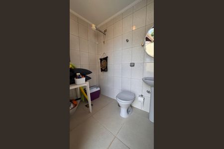 Casa à venda com 224m², 4 quartos e 6 vagas Casa à venda com 224m², 4 quartos e 6 vagasBanheiro