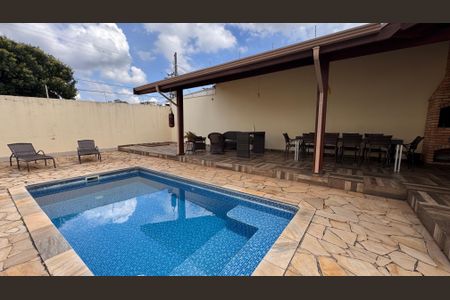 Casa à venda com 224m², 4 quartos e 6 vagas Casa à venda com 224m², 4 quartos e 6 vagasPiscina