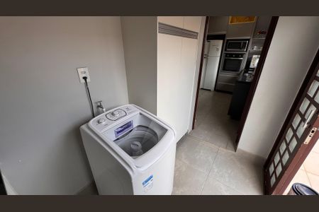 Casa à venda com 224m², 4 quartos e 6 vagas Casa à venda com 224m², 4 quartos e 6 vagasÁrea de Serviço