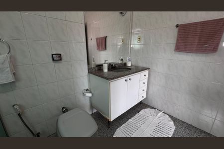 Casa à venda com 224m², 4 quartos e 6 vagas Casa à venda com 224m², 4 quartos e 6 vagasBanheiro da Suíte