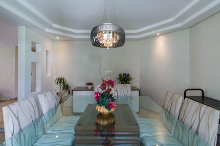 Apartamento à venda com 250m², 3 quartos e 3 vagas Apartamento à venda com 250m², 3 quartos e 3 vagasSala