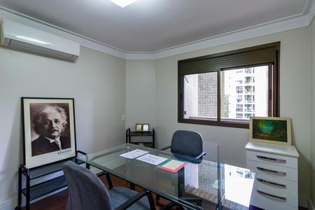 Apartamento à venda com 250m², 3 quartos e 3 vagas Apartamento à venda com 250m², 3 quartos e 3 vagasEscritório