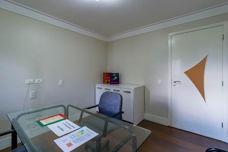 Apartamento à venda com 250m², 3 quartos e 3 vagas Apartamento à venda com 250m², 3 quartos e 3 vagasEscritório