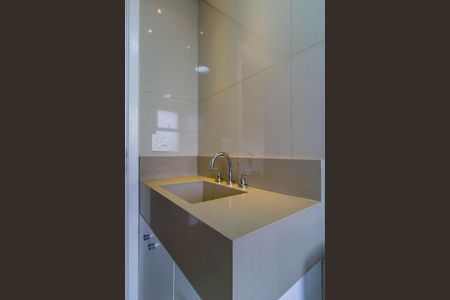 Apartamento à venda com 250m², 3 quartos e 3 vagas Apartamento à venda com 250m², 3 quartos e 3 vagasBanheiro