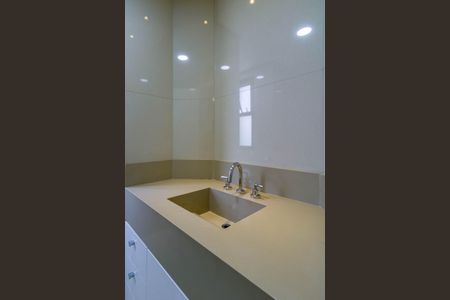 Apartamento à venda com 250m², 3 quartos e 3 vagas Apartamento à venda com 250m², 3 quartos e 3 vagasBanheiro