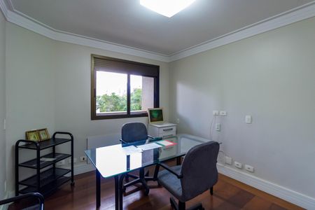 Apartamento à venda com 250m², 3 quartos e 3 vagas Apartamento à venda com 250m², 3 quartos e 3 vagasEscritório