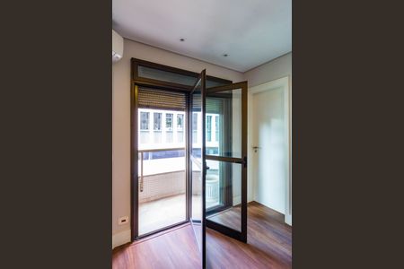Apartamento à venda com 250m², 3 quartos e 3 vagas Apartamento à venda com 250m², 3 quartos e 3 vagasSuíte 1