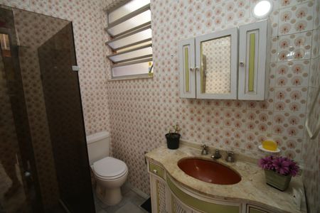 Casa à venda com 360m², 3 quartos e 5 vagasBanheiro de serviço