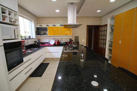 Casa à venda com 360m², 3 quartos e 5 vagasCozinha - Armários